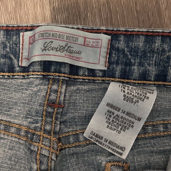 Levi's Jeans - Picture 3 of 3
